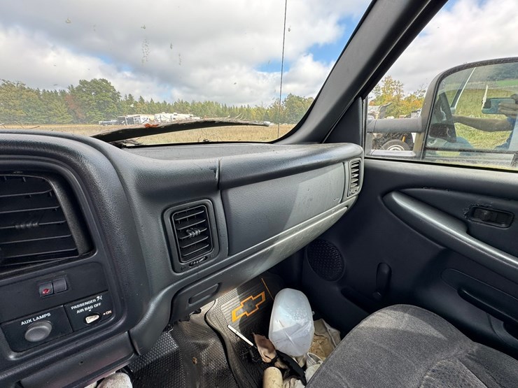 2002-chevrolet-2500-image-32