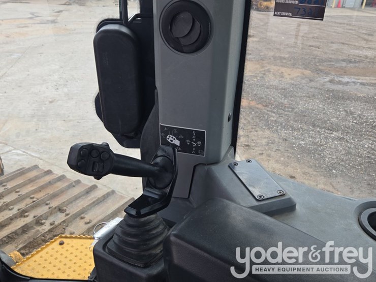 2021-deere-750l-lgp-image-65