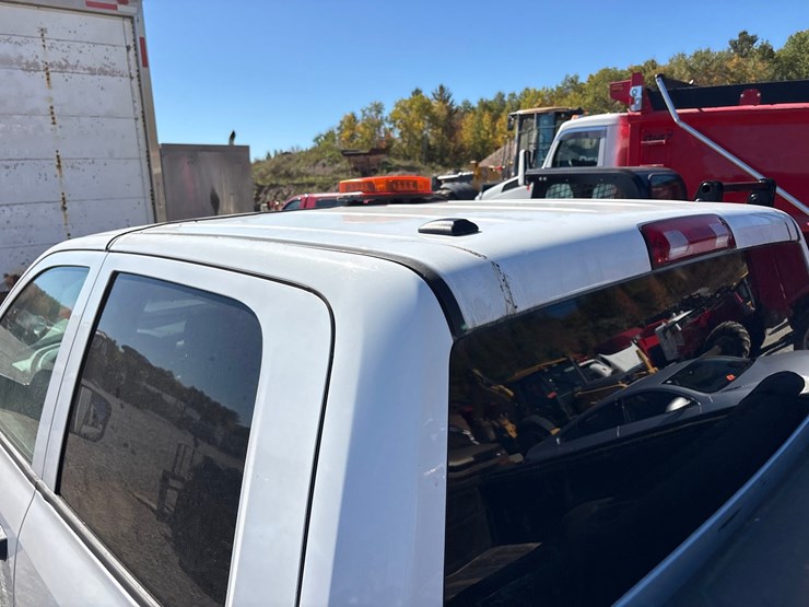2019-ram-1500-classic-image-22