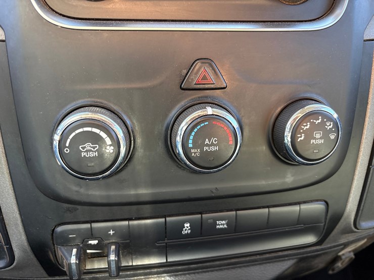 2019-ram-1500-classic-image-52