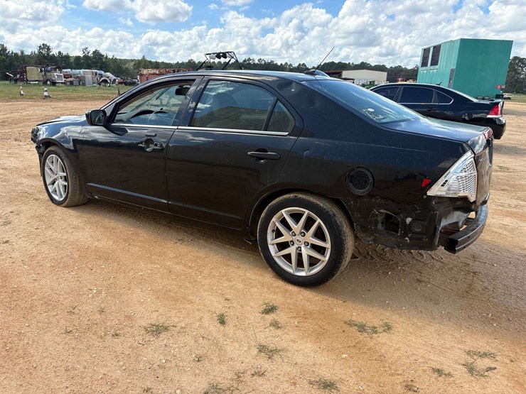 2010-ford-fusion-4-door-sedan-(215,818-miles)-image-2