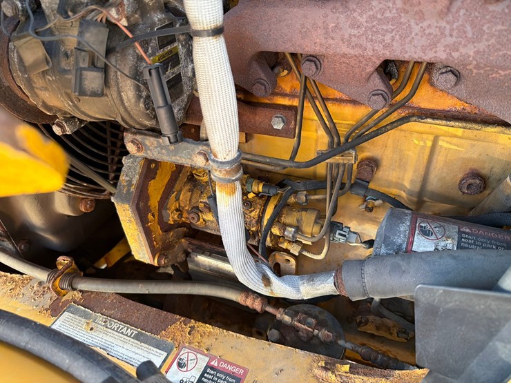 2005-deere-310sg-image-56