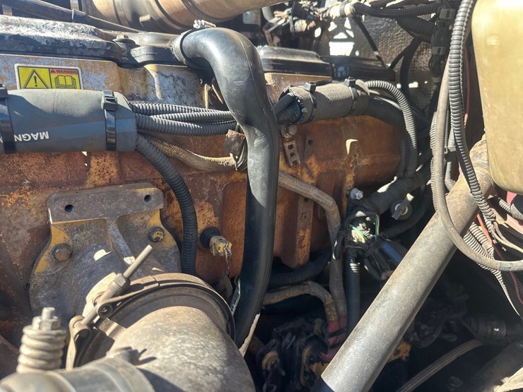 2011-caterpillar-c15-image-43