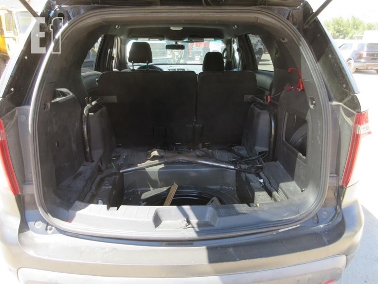 2015-ford-explorer-image-17