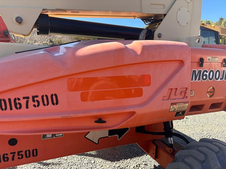 2013-jlg-m600jp-image-10