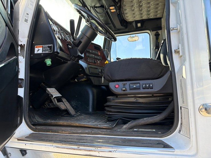 2018-western-star-4700-image-66