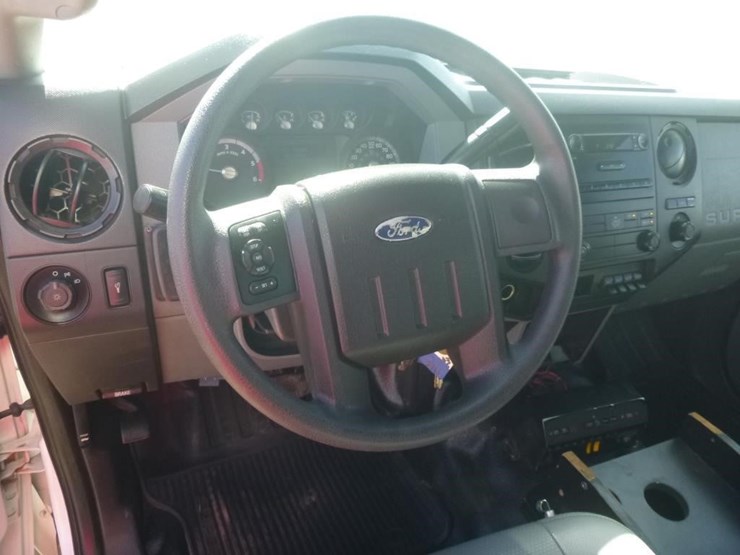 2011-ford-f550-image-12