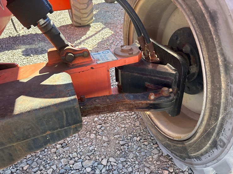 2013-jlg-m600jp-image-60