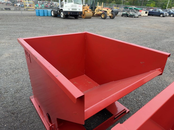 2-yard-self-dumping-hopper-image-4