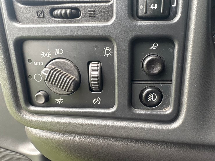 2003-chevrolet-2500-image-51