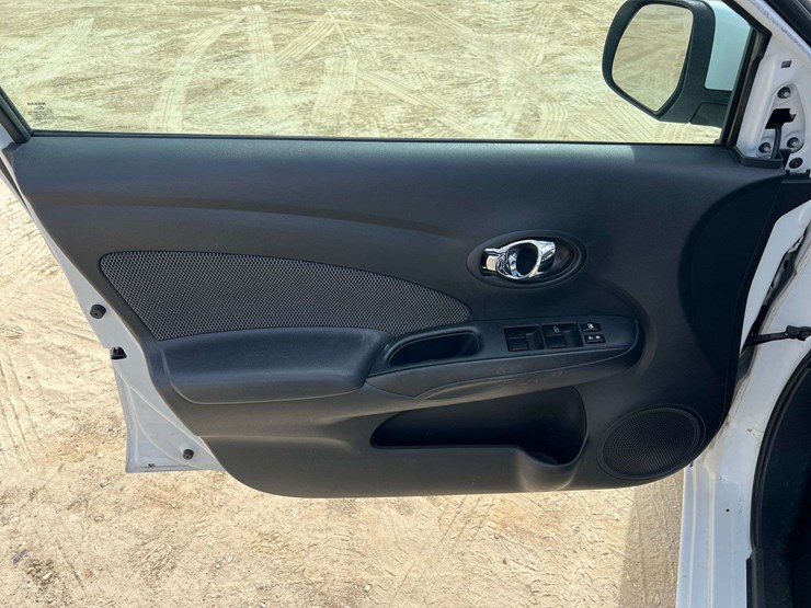 2014-nissan-versa-4-door-sedan-(38,174-miles)-image-9