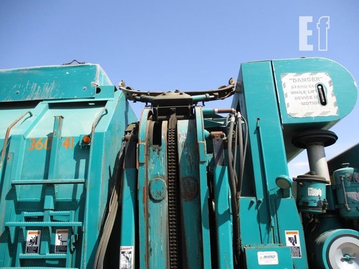 2009-peterbilt-320-image-21