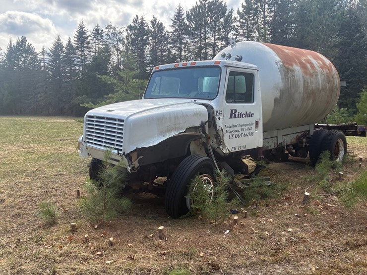#1311-•-international-propane-truck-image-1