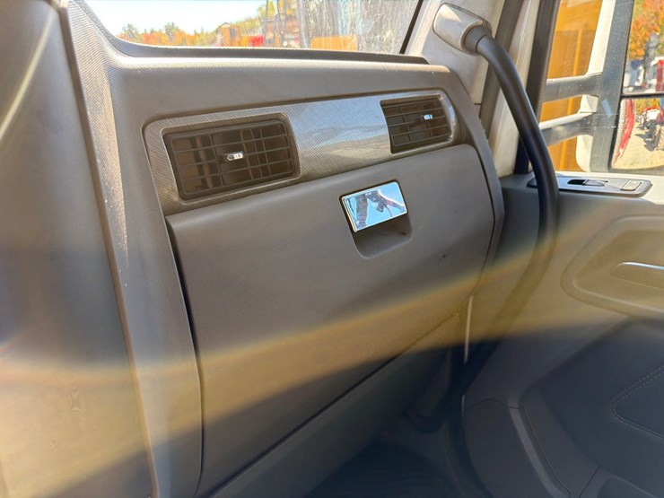2016-kenworth-t880-image-74