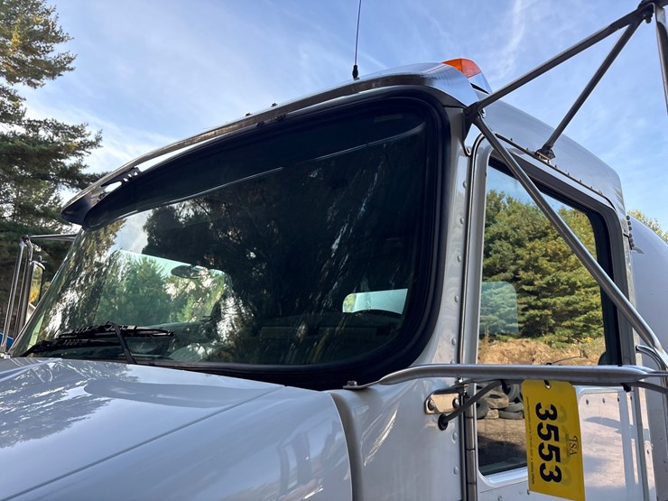 2013-kenworth-t370-image-11