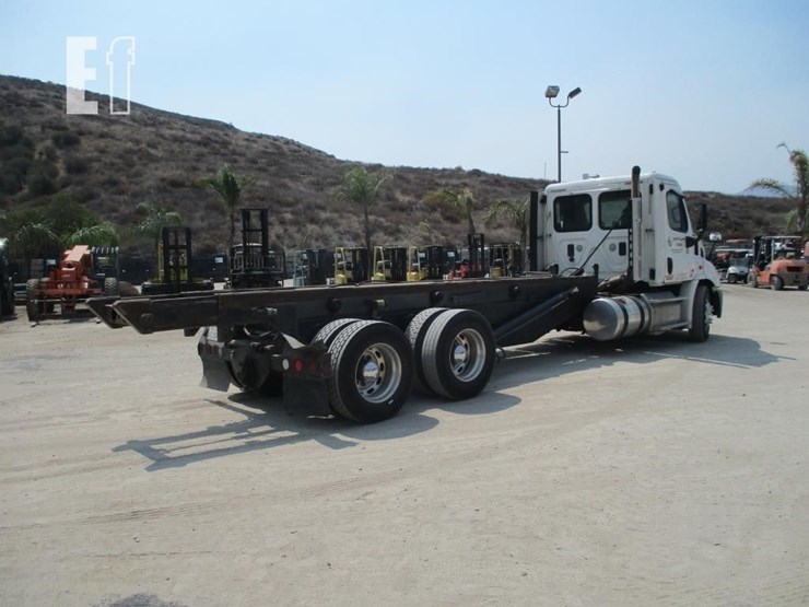 2012-freightliner-cascadia-113-image-3