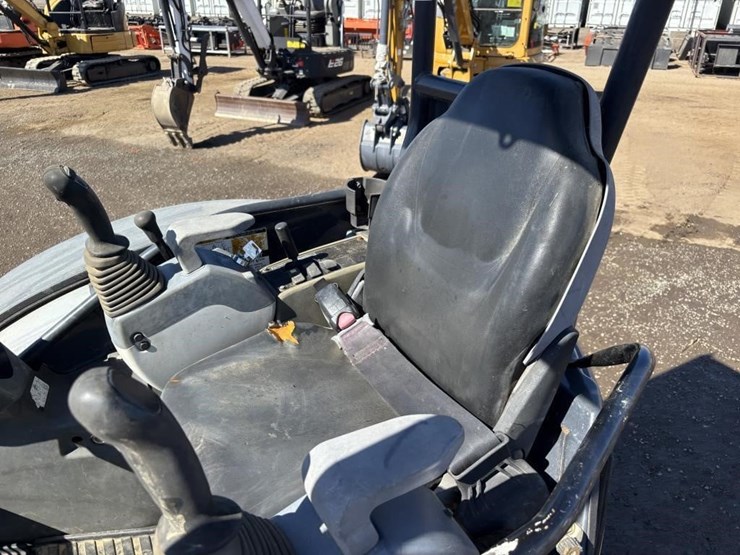 deere-27d-image-24
