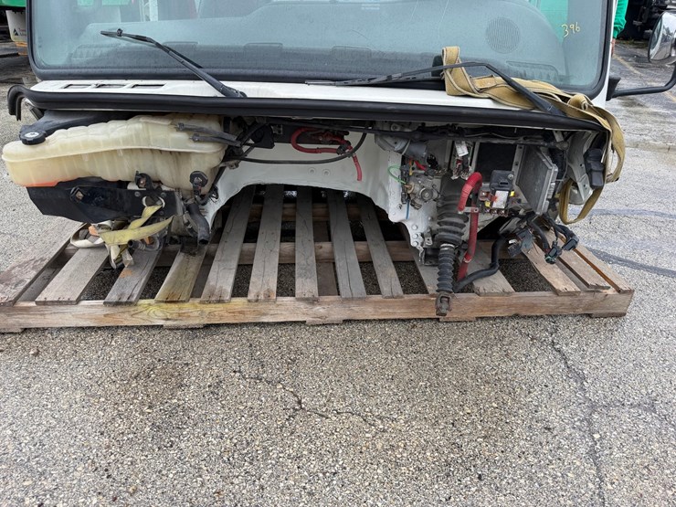 #1677-•-2012-freightliner-m2-cab-image-16