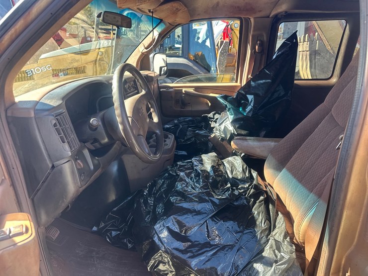 2005-chevrolet-express-3500-image-27