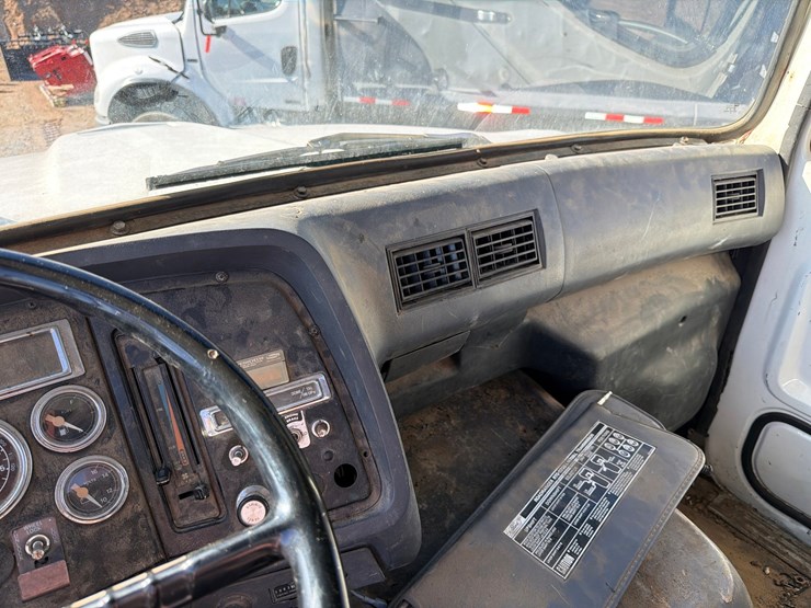ford-l9000-image-108