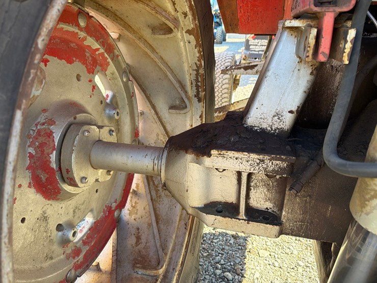 massey-ferguson-1135-image-25