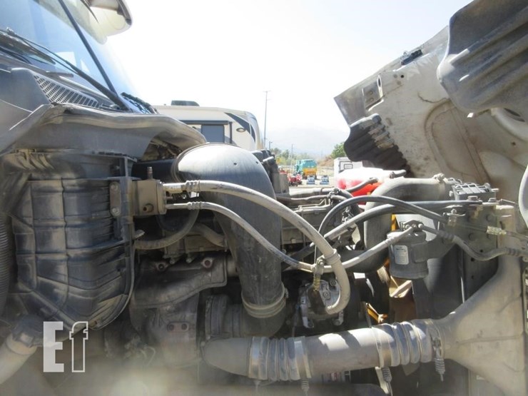 2013-freightliner-cascadia-125-image-6