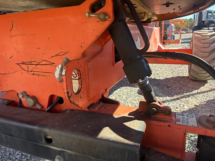 2013-jlg-m600jp-image-61