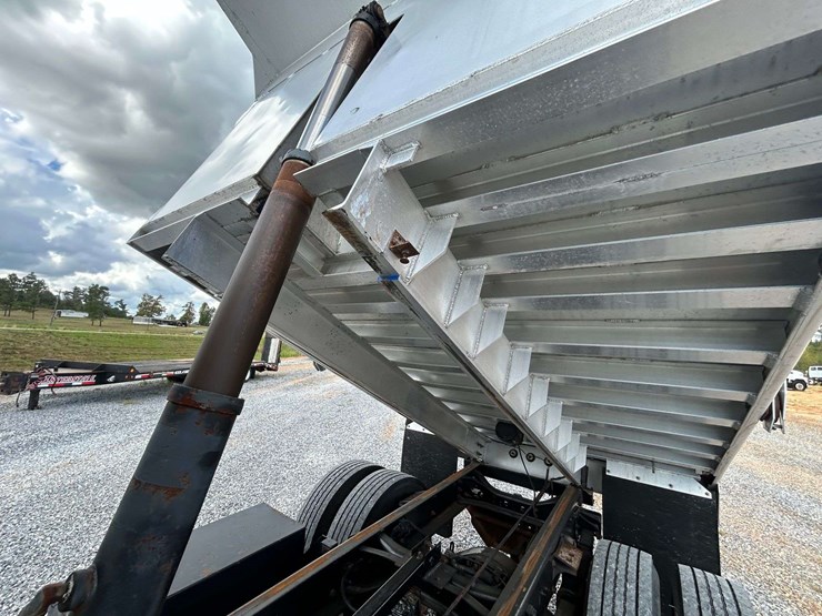 2009-international-durastar-4400-image-15