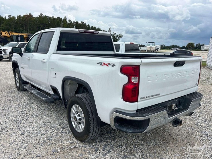 2022-chevrolet-silverado-2500-image-4