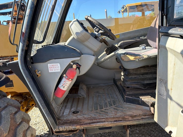 caterpillar-th360b-image-75
