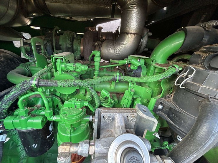 2017-deere-843l-image-31
