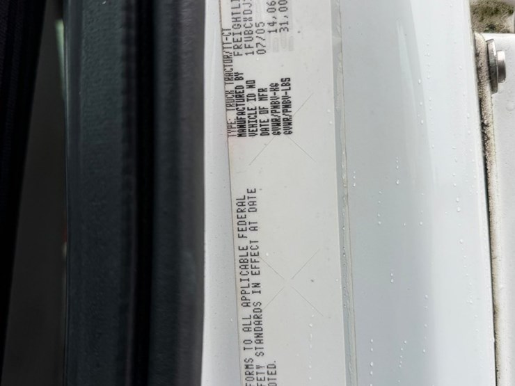 2006-freightliner-m2-106-image-74