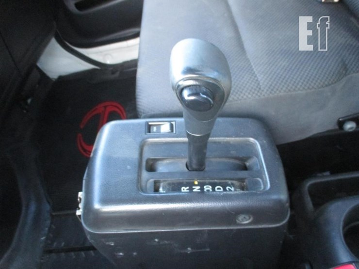 2012-hino-268-image-12