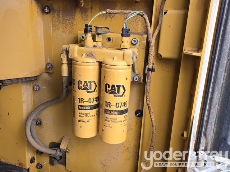 2020-caterpillar-352-image-39