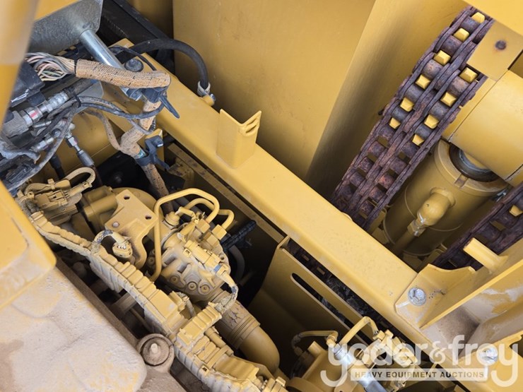 2020-caterpillar-352-image-70