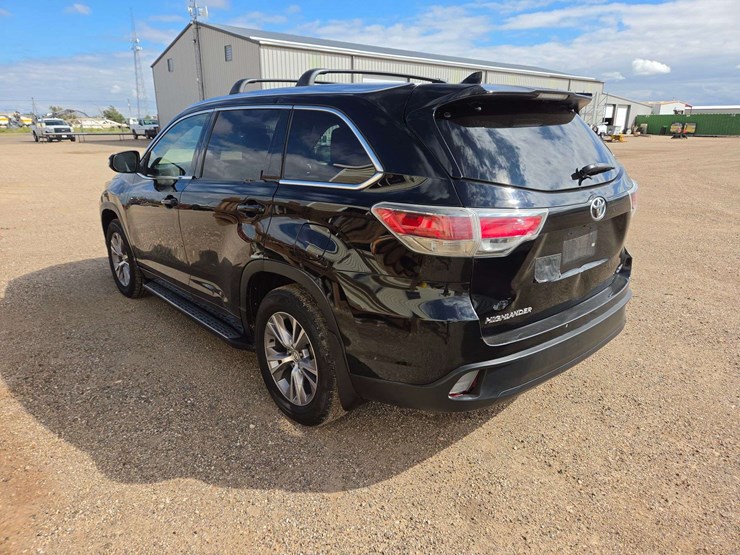 2015-toyota-highlander-xle-image-3