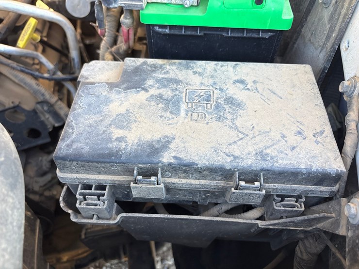 2019-ram-1500-classic-image-32