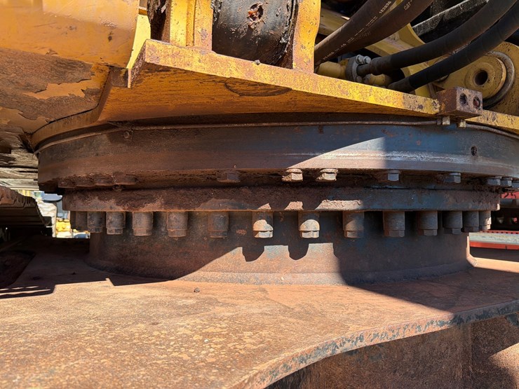 2013-caterpillar-c9-image-30
