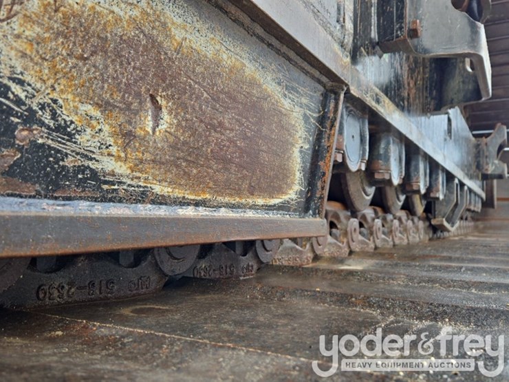 2020-caterpillar-352-image-13