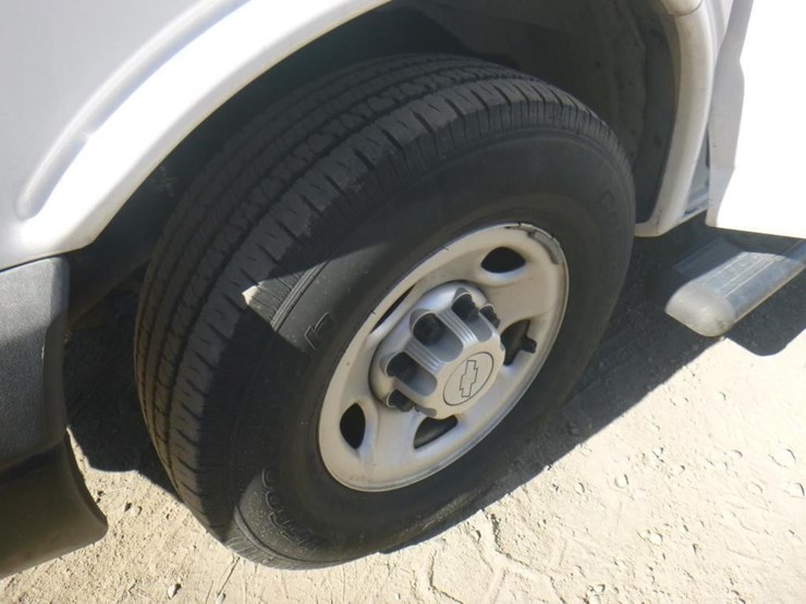 2016-chevrolet-express-2500-image-16