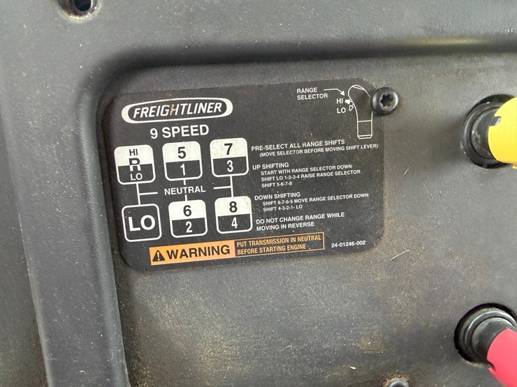 2006-freightliner-m2-106-image-50