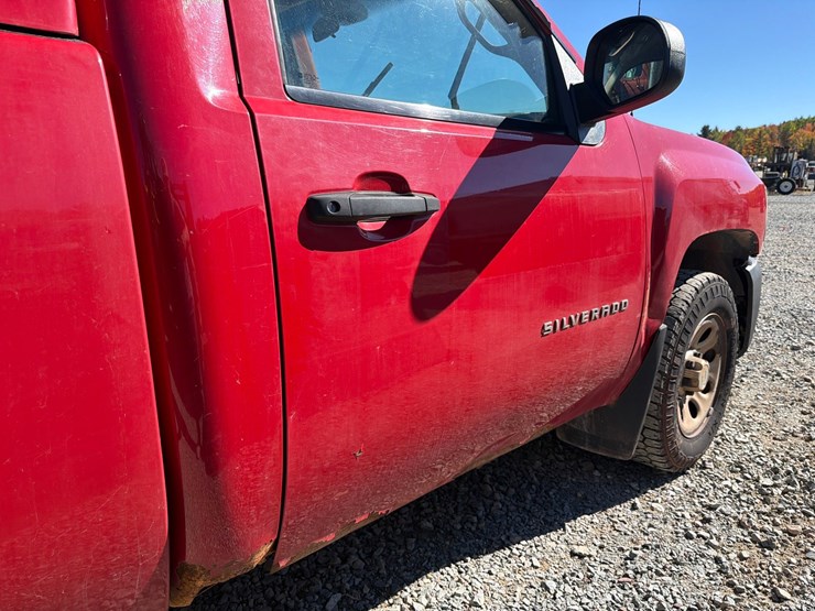2013-chevrolet-1500-image-32