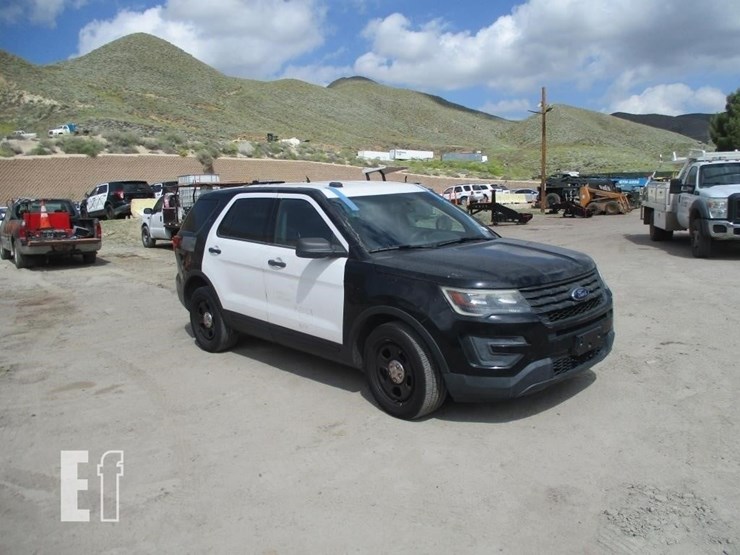 2016-ford-explorer-image-2