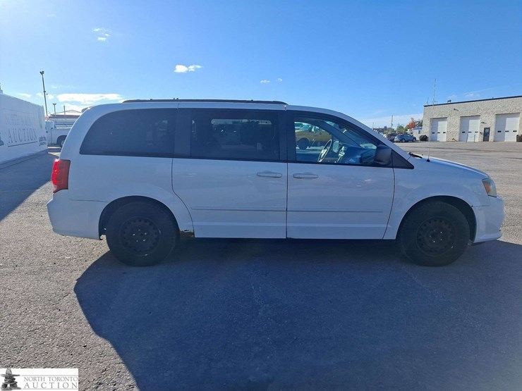 2012-dodge-grand-caravan-image-4