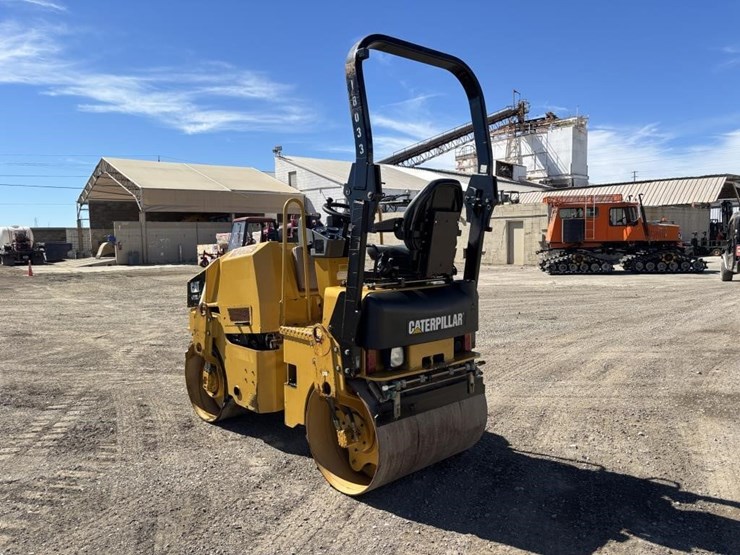 2013-caterpillar-cb22-image-4