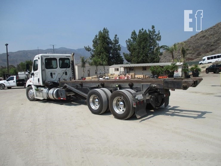 2012-freightliner-cascadia-113-image-4