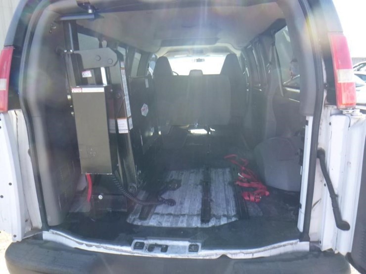 2016-chevrolet-express-2500-image-11