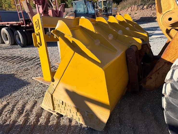 caterpillar-938g-image-13