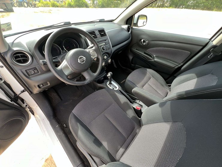 2014-nissan-versa-4-door-sedan-(38,174-miles)-image-11
