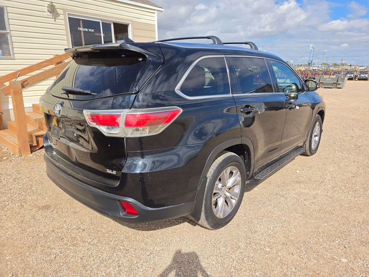 2015-toyota-highlander-xle-image-2